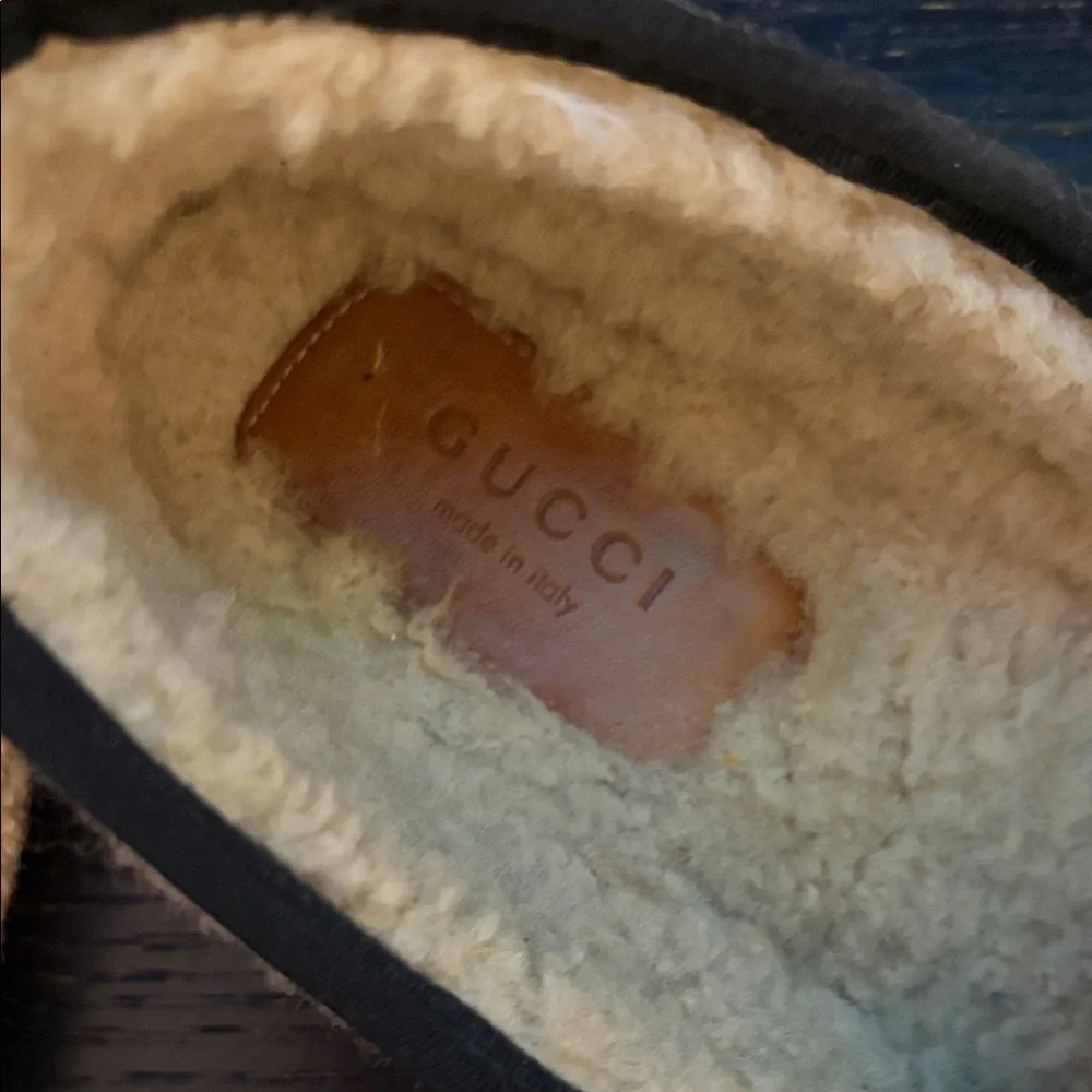 Gucci Cream and Black Shearling Loafers with Gold Bit - Picture 2 of 6